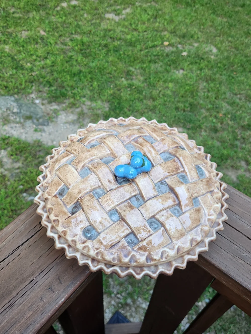 Ceramic Blueberry Pie Dish with Lattice Lid